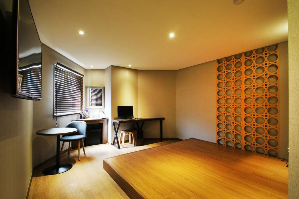 17Th Hotel Yeonje Екстериор снимка