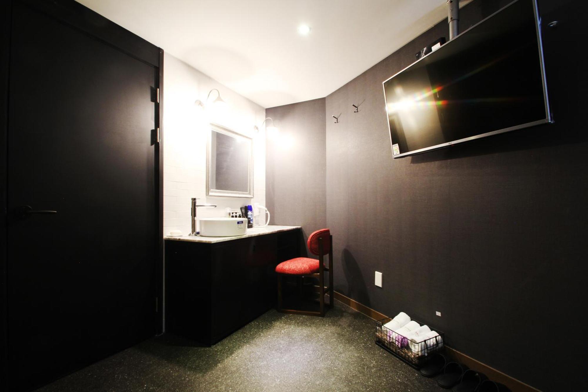 17Th Hotel Yeonje Екстериор снимка