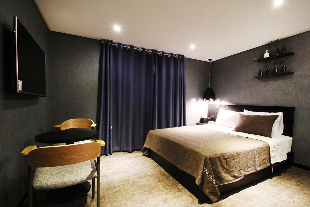 17Th Hotel Yeonje Екстериор снимка