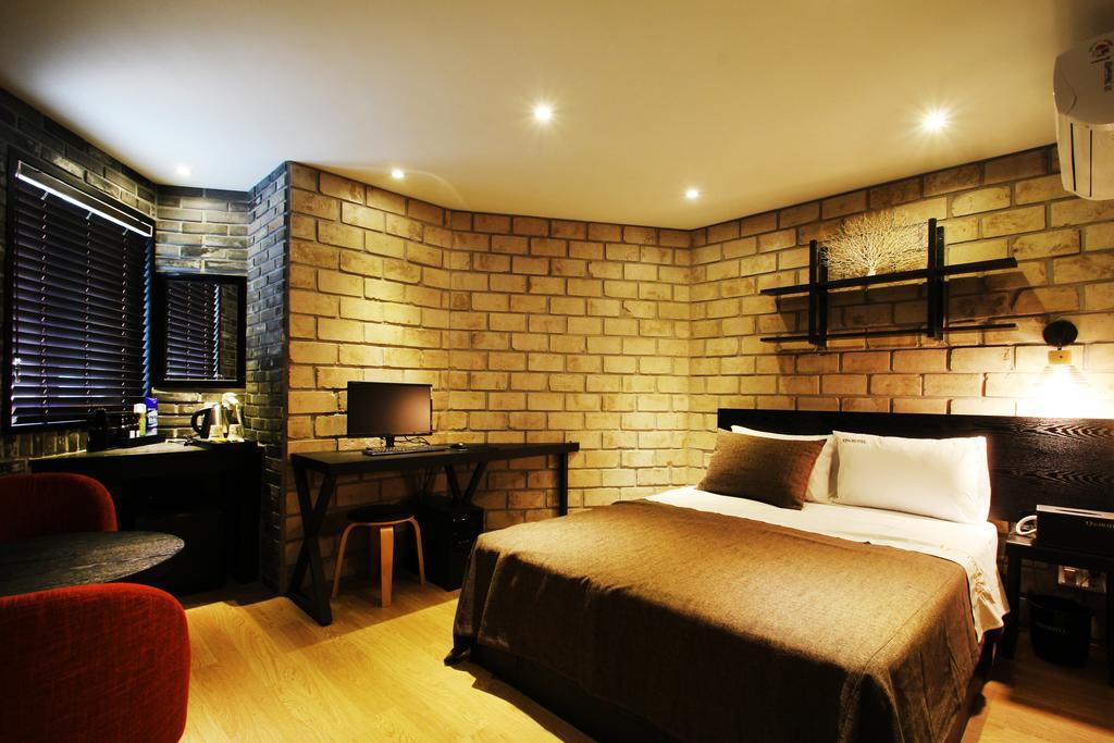 17Th Hotel Yeonje Екстериор снимка