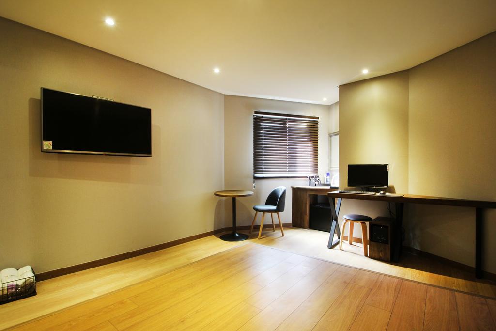 17Th Hotel Yeonje Екстериор снимка