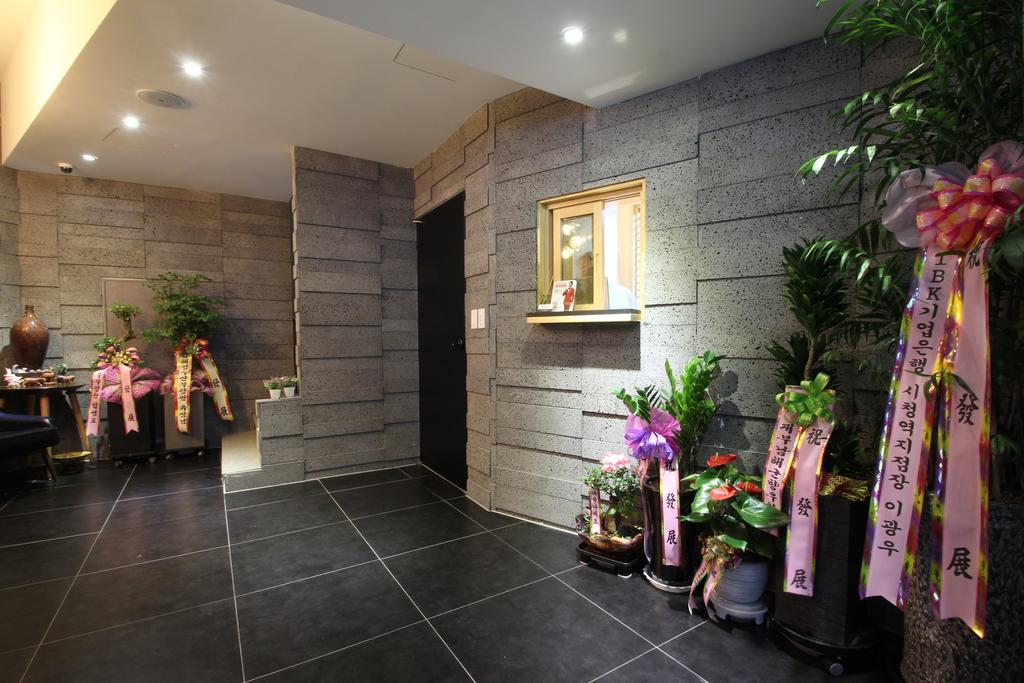 17Th Hotel Yeonje Екстериор снимка