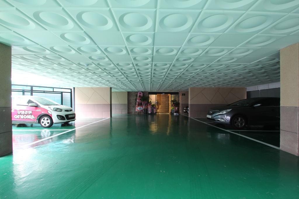 17Th Hotel Yeonje Екстериор снимка